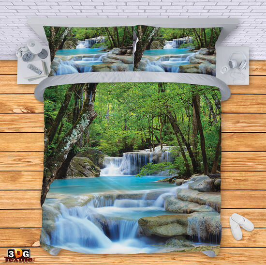 Lenjerie de pat Waterfall in the forest