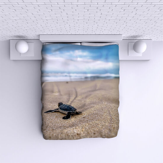Cuvertură de pat Turtle on beach